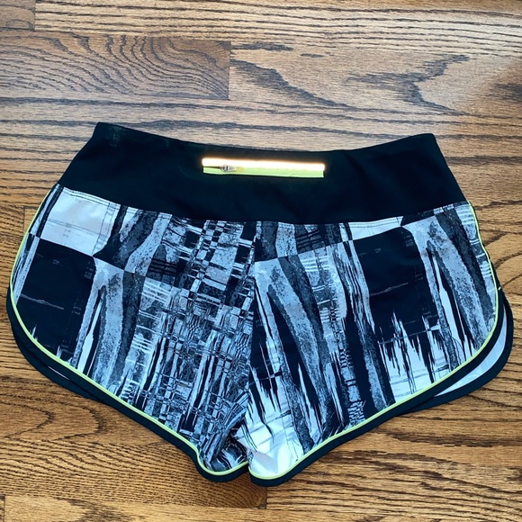 Asics Black and White Pattern Running Short - Picture 2 of 2